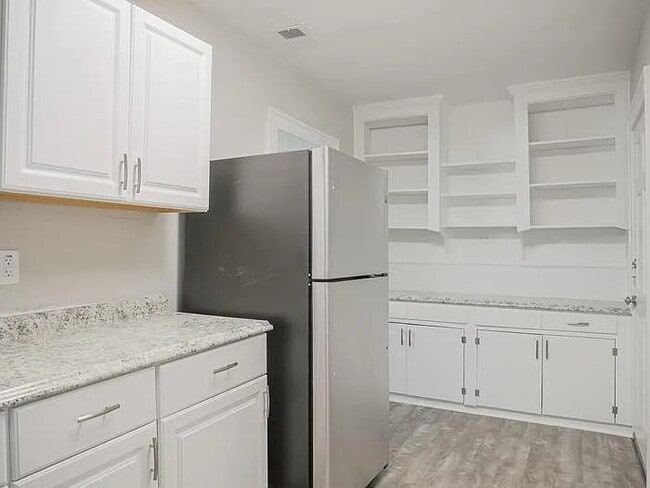 Photo - 2661 Harvey Ave