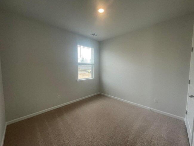 Photo - 206 Oakwood Blvd