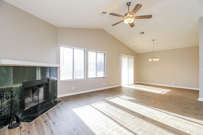 Photo - 921 S Val Vista Dr