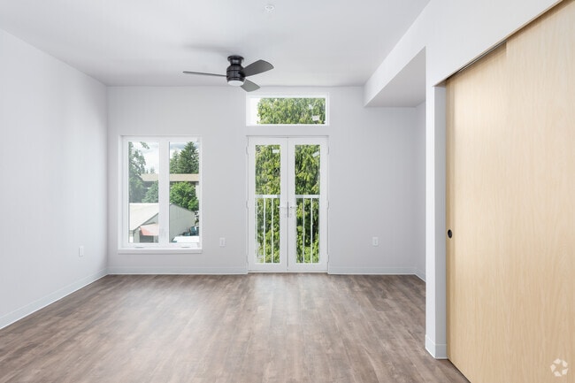 Studio, 1BA - 366-379SF
