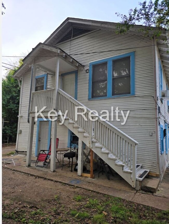 Photo - 2307 1/2 A Elliott St. - Alexandria - Upst...