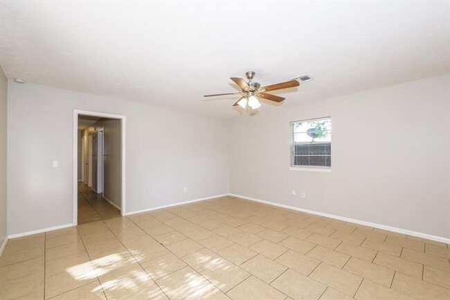 Photo - 621 Juniper Ave