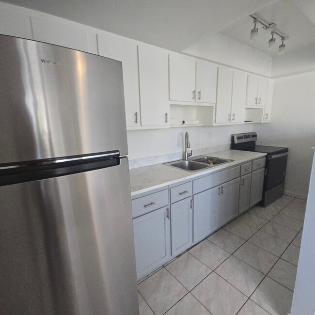 Building Photo - 1730 NE 62nd St Unit 6 Rental