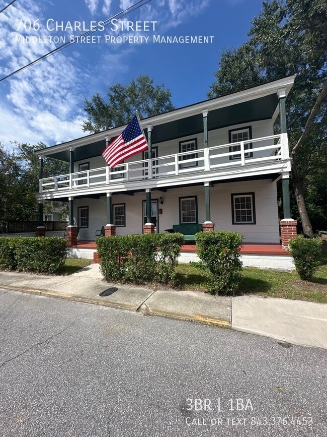 Photo - 706 Charles St