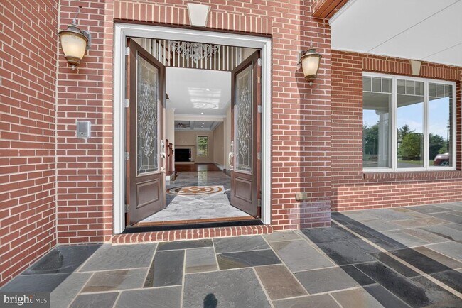 Photo - 13828 Travilah Rd