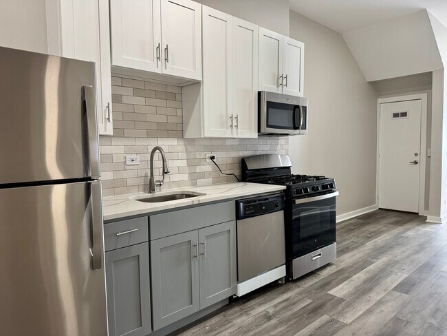 Photo - 3712 W Belmont Ave Unidad 1F