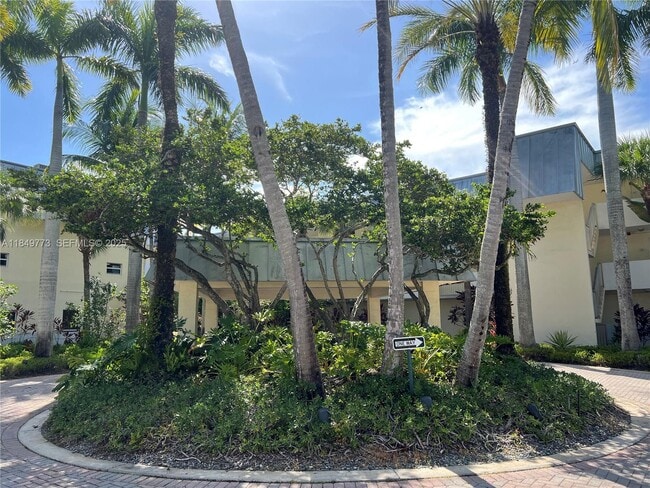 Building Photo - 8950 SW 69th Ct Unit 312