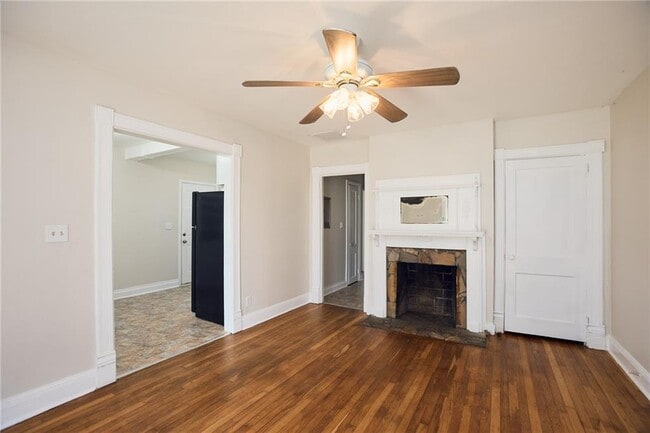 Photo - 158 Hedges St SE