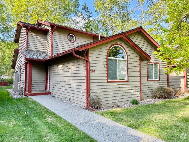 Building Photo - 1750 E Lakeshore Dr Rental