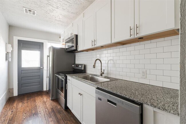 Photo - 2555 NW 20th St