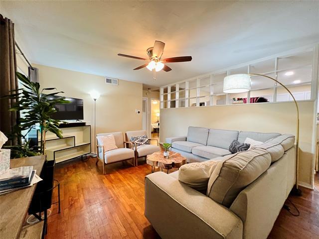 Photo - 310 W 15th St