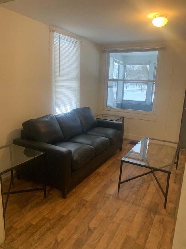 Photo - 229 W 7th St
