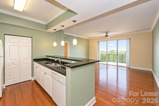 300 W 5th St Unit 718
