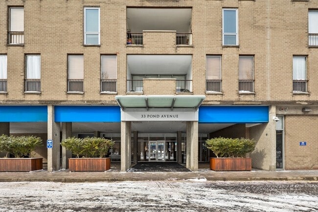 Building Photo - 33 Pond Ave