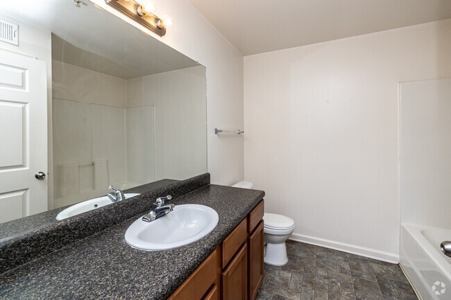 2BR, 2BA - 1,063SF - Primary Bathroom