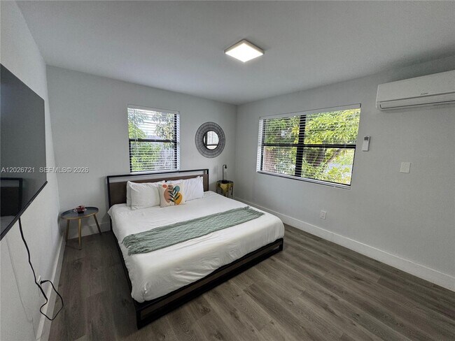 Photo - 584 NW 30th St Unit 3