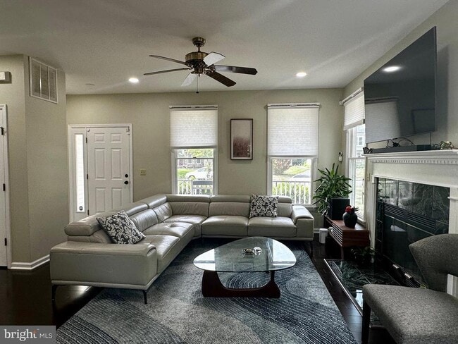 25 Knight Dr E