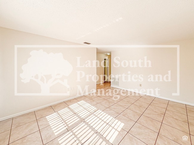 Photo - 5847 Charlton Dr