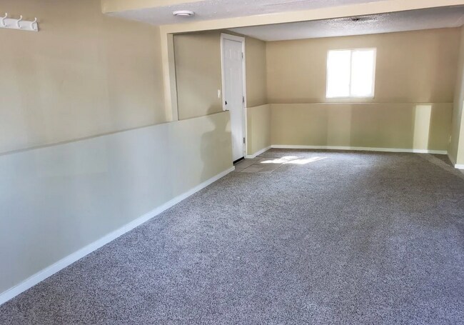 Photo - 805 Pioneer Ln Unit B