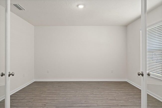 Photo - 794 Riverwalk Cir