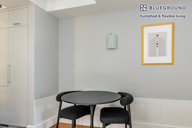 Photo - 240 W 73rd St Unidad FL9-ID1932