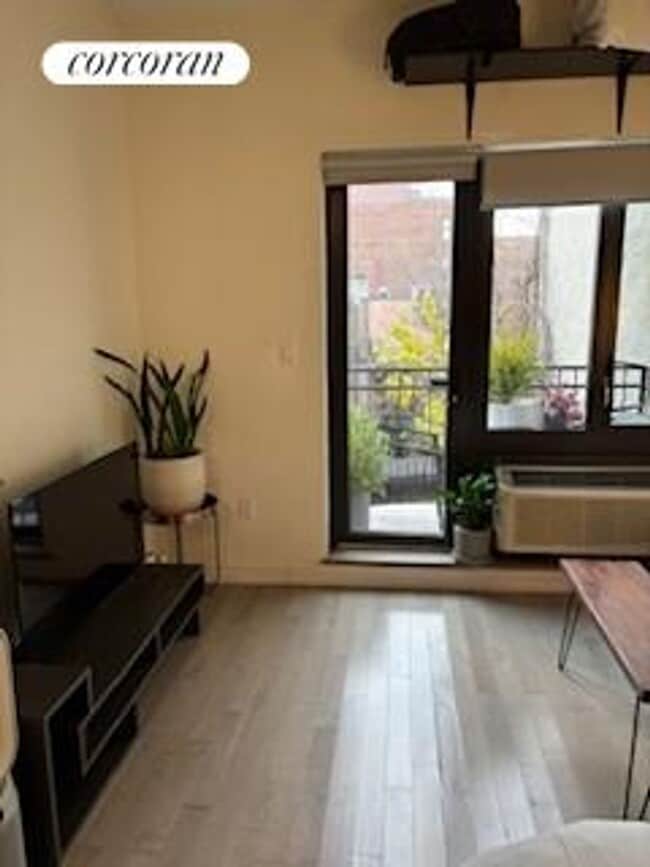 Building Photo - 821 9th Ave