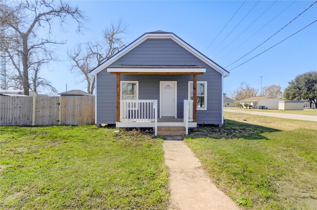 Photo - 225 Pecan St House