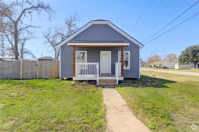 Building Photo - 225 Pecan St Rental