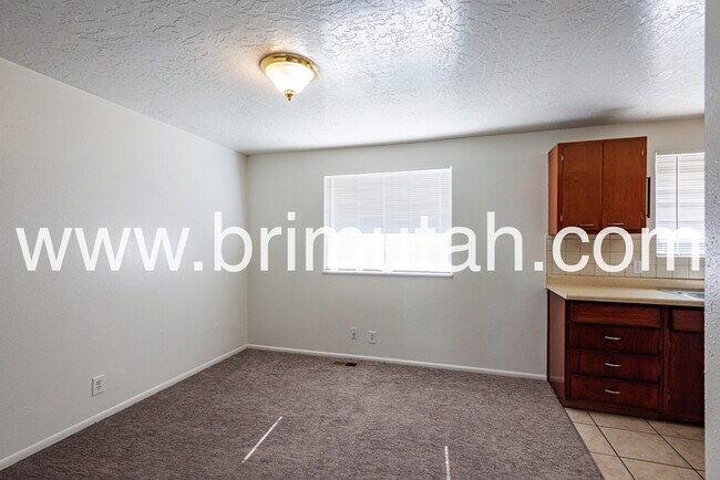 Photo - 646 E 5640 S House