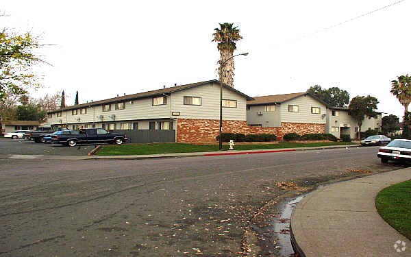 Circle Park Apartments - Circle Park Apartments