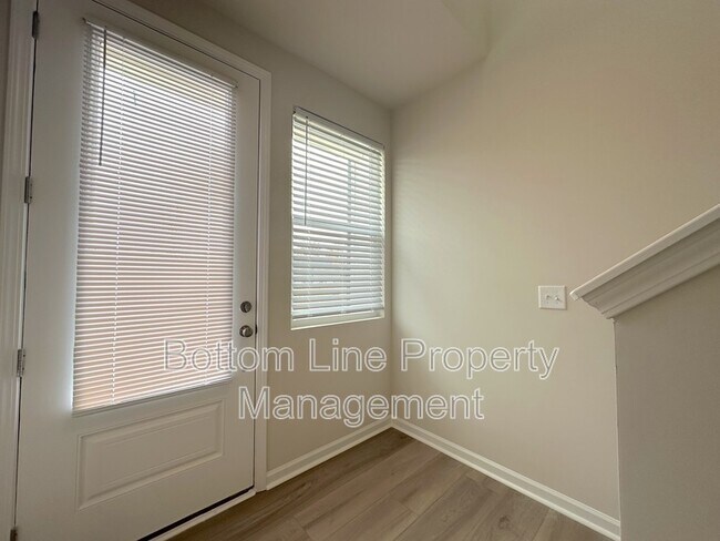 Photo - 3037 Hutton Gdns Ln