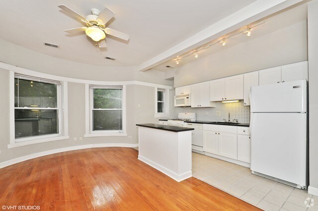 Building Photo - 4055 N Sheridan Rd Unit 1F Rental
