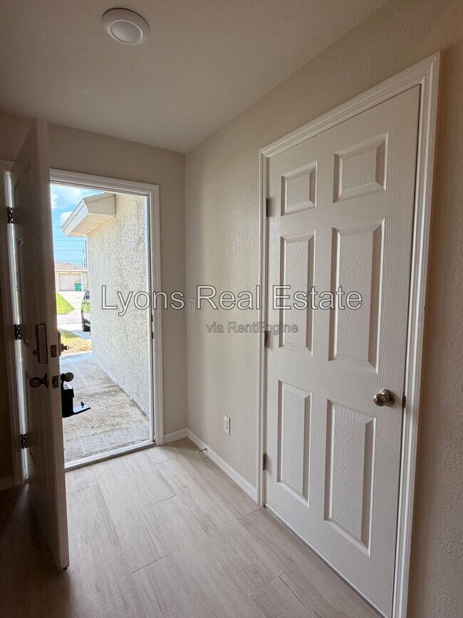 Photo - 10499 Pendleton Ave