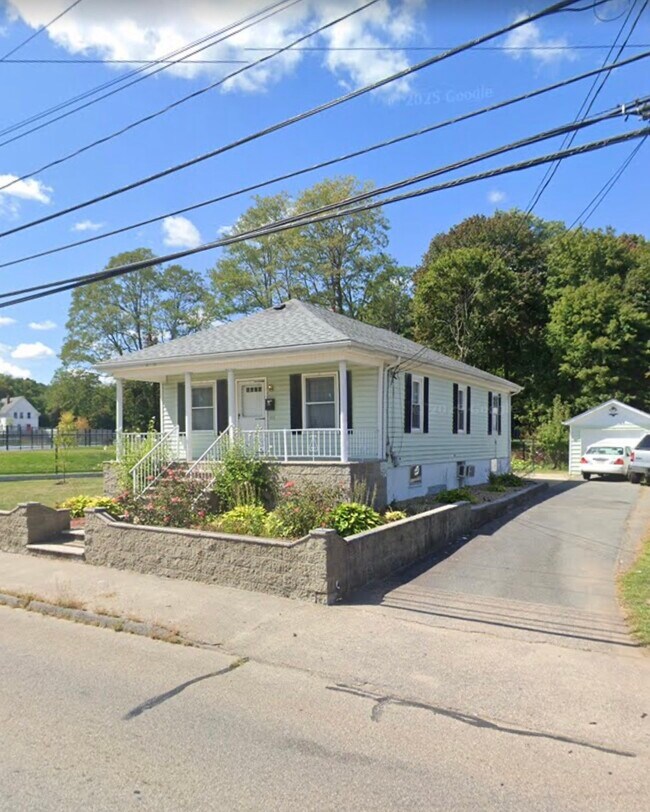 Building Photo - 111 Oak St