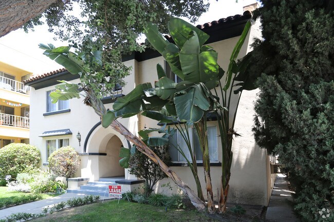 Photo - 114 N Clark Dr