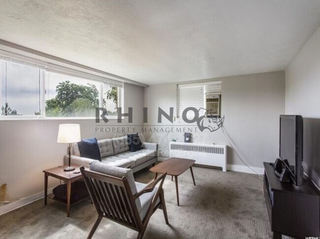 Photo - 615 Grand St E Unit 1