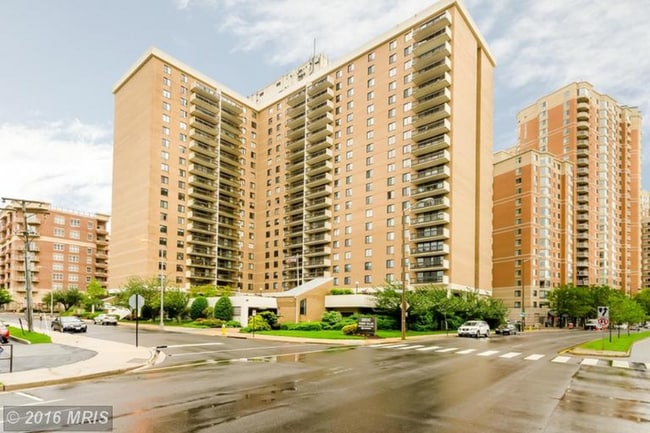 Building Photo - 3800 Fairfax Dr Rental