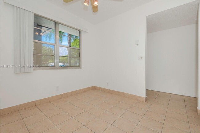 Photo - 12701 SW 13th St Unidad 107F
