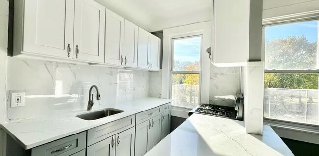 Photo - 445 Broadway Unidad 3