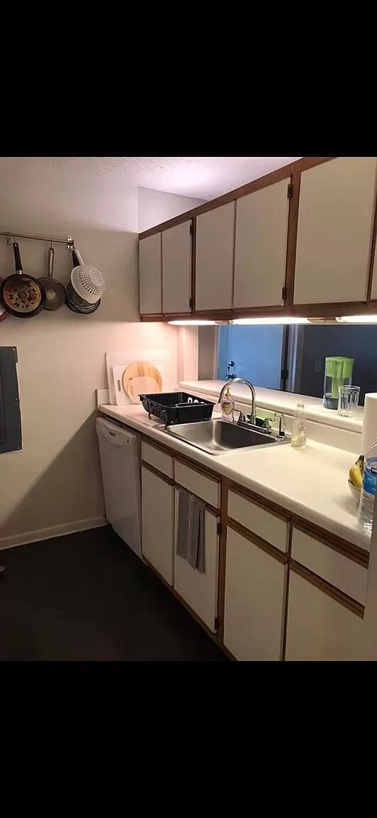 Room in Condo on University Ct