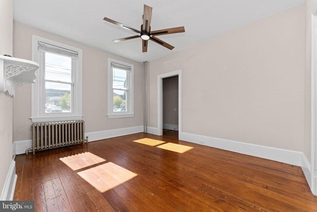 Photo - 345 Hall St