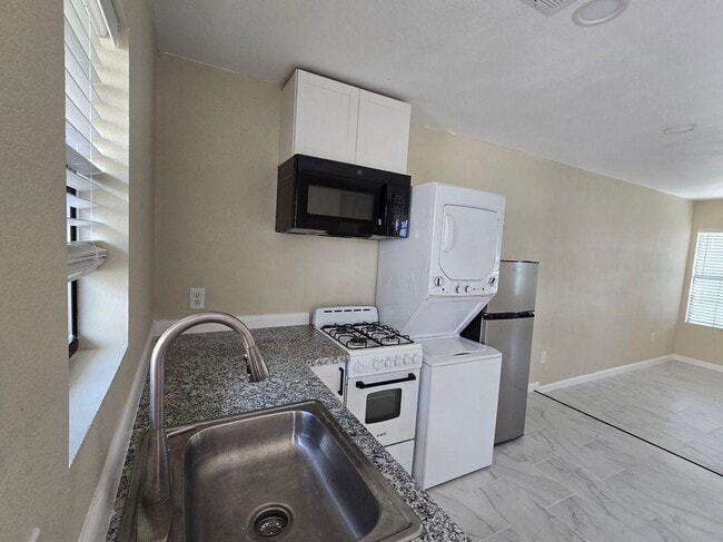 Photo - 8703 Berndale St