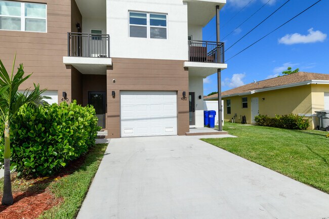 460 NW 27th Ave