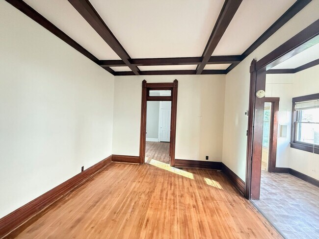 Photo - 1603 E Oak St