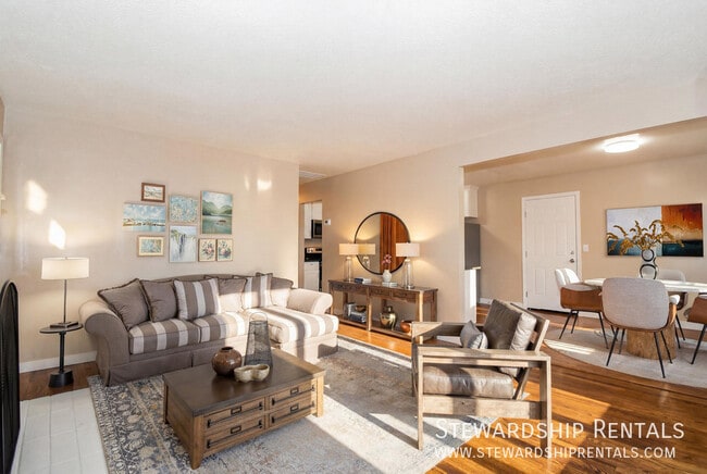 Building Photo - 11109 SE 52nd Ave