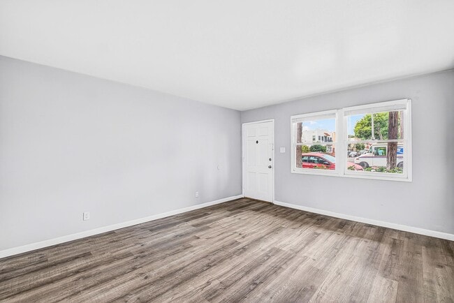 Photo - 445 W 15th St Unidad 04