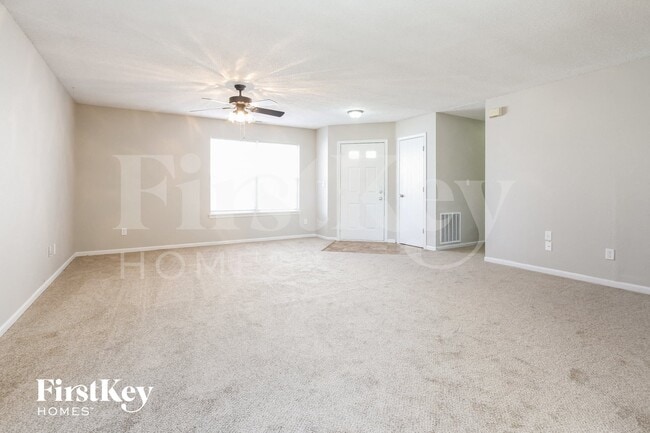 7608 Lake Vista Ln