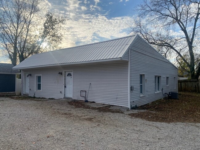 Building Photo - 1611 Nutwood St