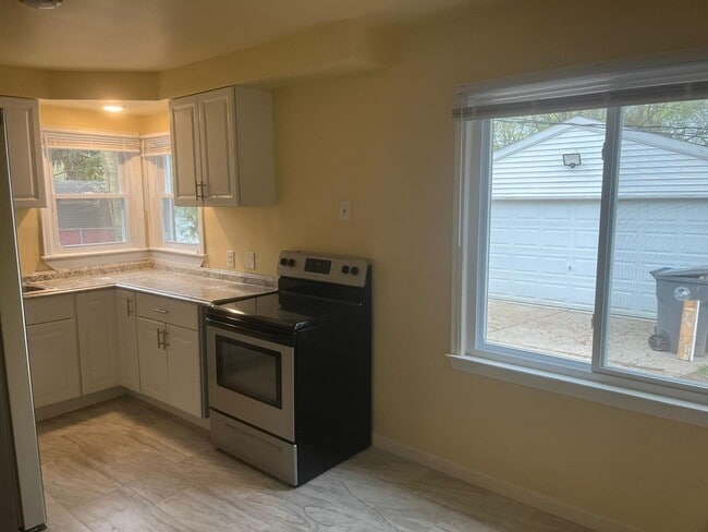 Photo - 776 John Daly St