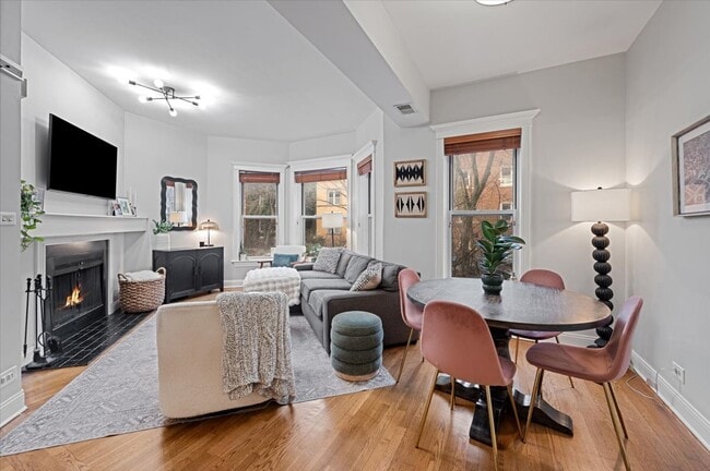 Photo - 1023 W Dakin St